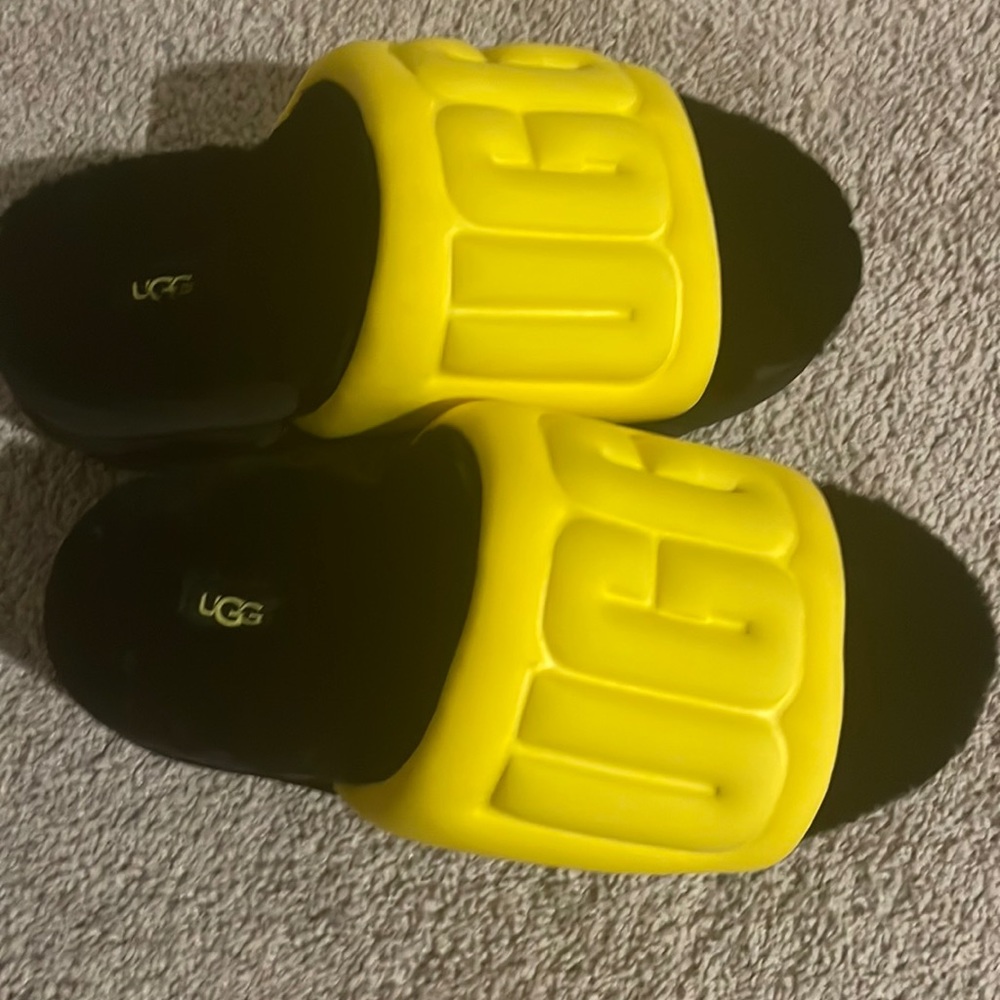 NEW NEVER 👎 WORN!! MUST HAVE 💯💛💛💛